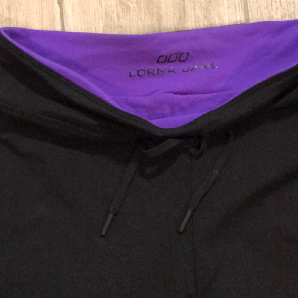 Lorna Jane Reversible Black/Purple crop leggings - Picture 6 of 10